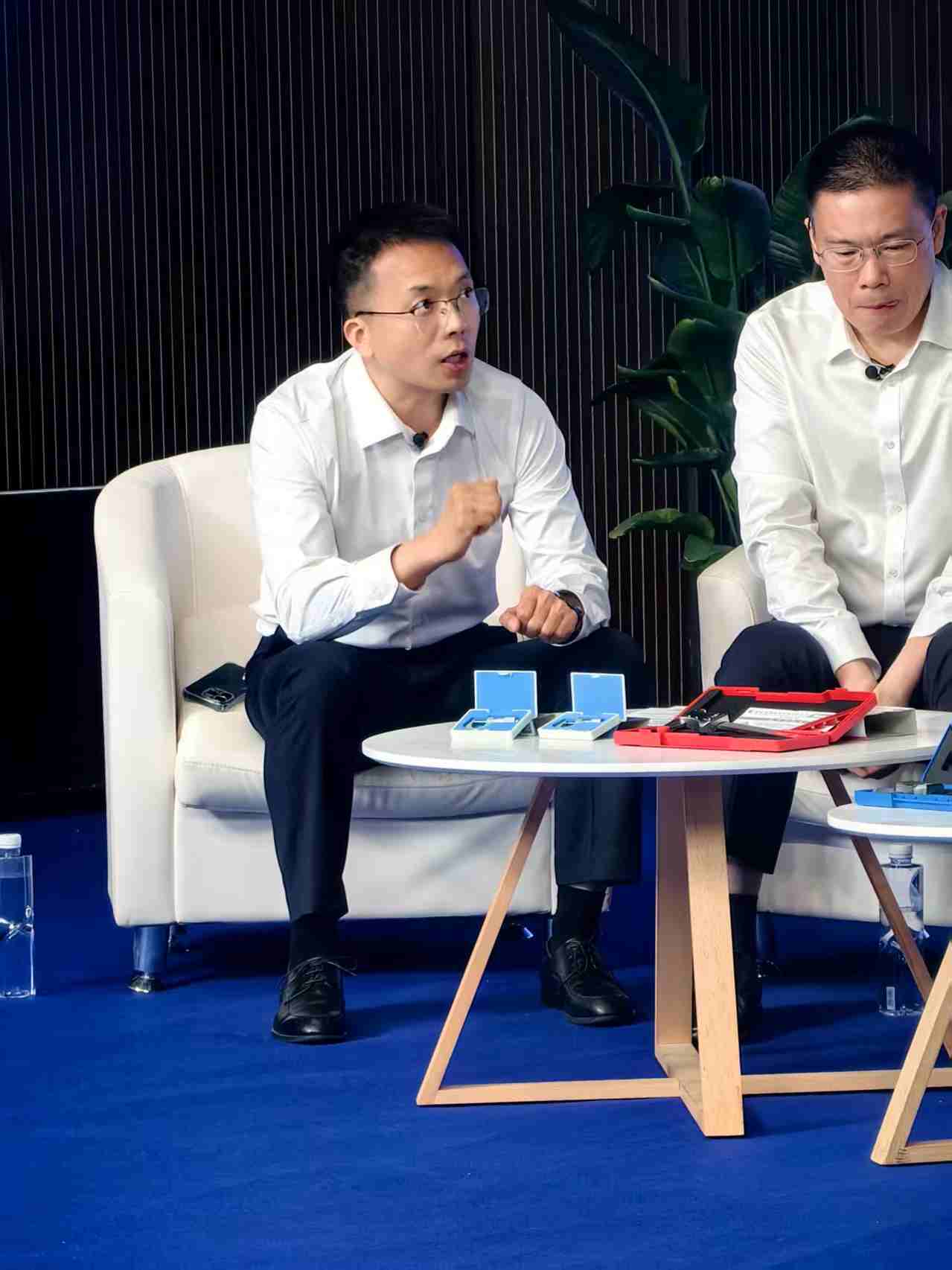 6c52dedf-4f3b-4efa-ac25-df66b2cf1e83