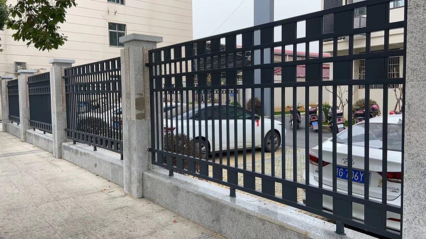 圍牆欄杆（gǎn）